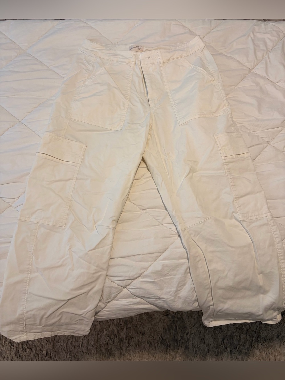 Universal Thread Women’s Off-White Cargo Pants